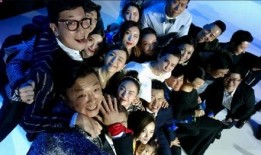 娱乐记者爆料直播,娱乐记者直播揭秘明星幕后故事！”