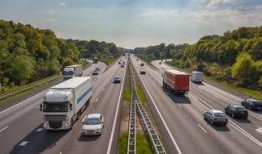 梅州高速路况爆料视频,多段拥堵，出行请注意安全