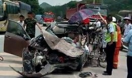 赣州车祸最新爆料,悲剧现场细节披露，事故原因引关注