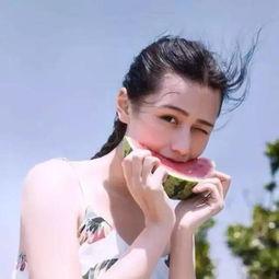 娱乐吃瓜酱女生回消息,揭秘娱乐圈幕后故事，畅谈八卦趣闻